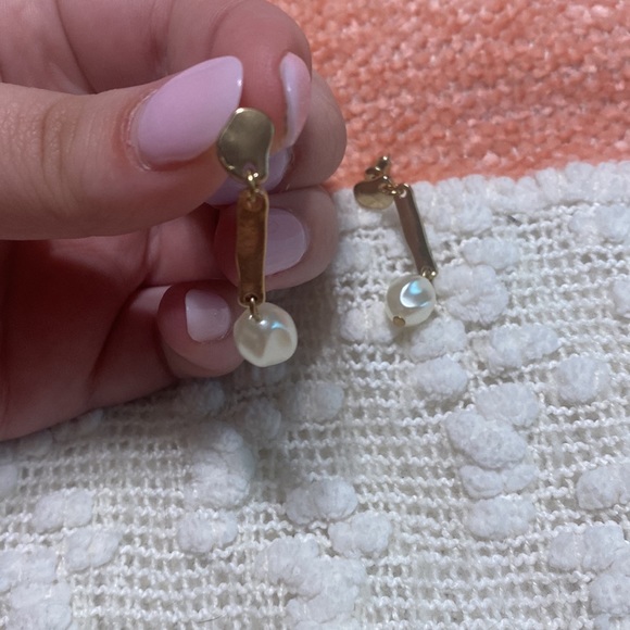 Gold with pearl earrings - Picture 2 of 2